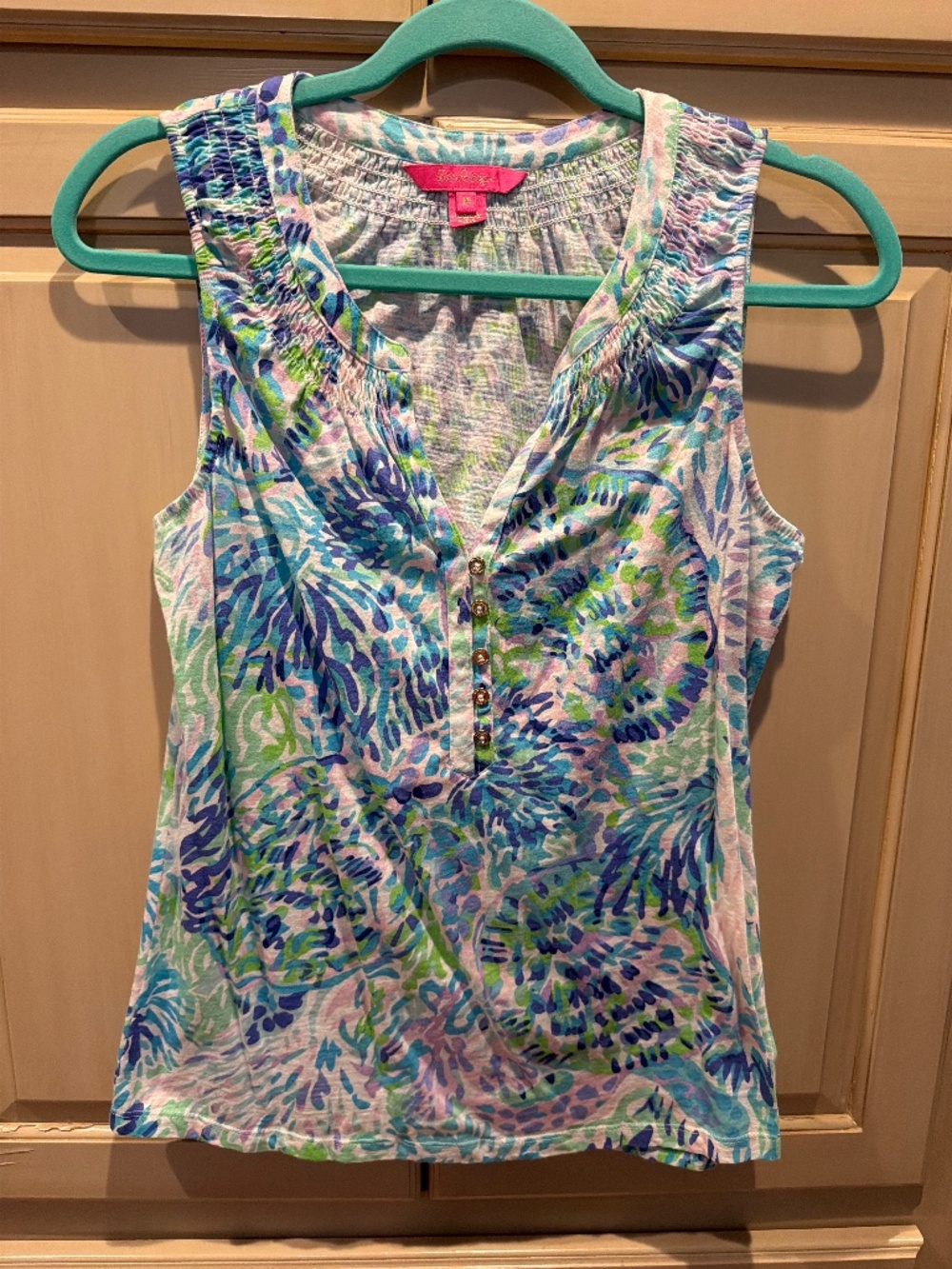 Lilly Pulitzer Sleeveless v neck tee